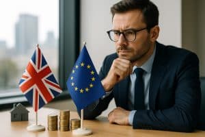 Ein Mann im dunklen Anzug betrachtet aufmerksam mehrere Münzstapel, die zwischen den Flaggen Deutschlands und der Europäischen Union angeordnet sind. Das Bild steht für finanzielle Beziehungen und Stabilität in Europa.
